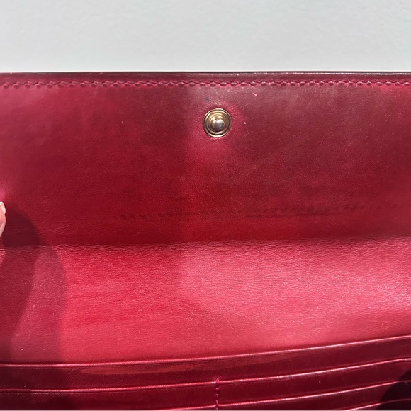 Gucci Red Wallet with Gold Heart Detail - Picture 8 of 11